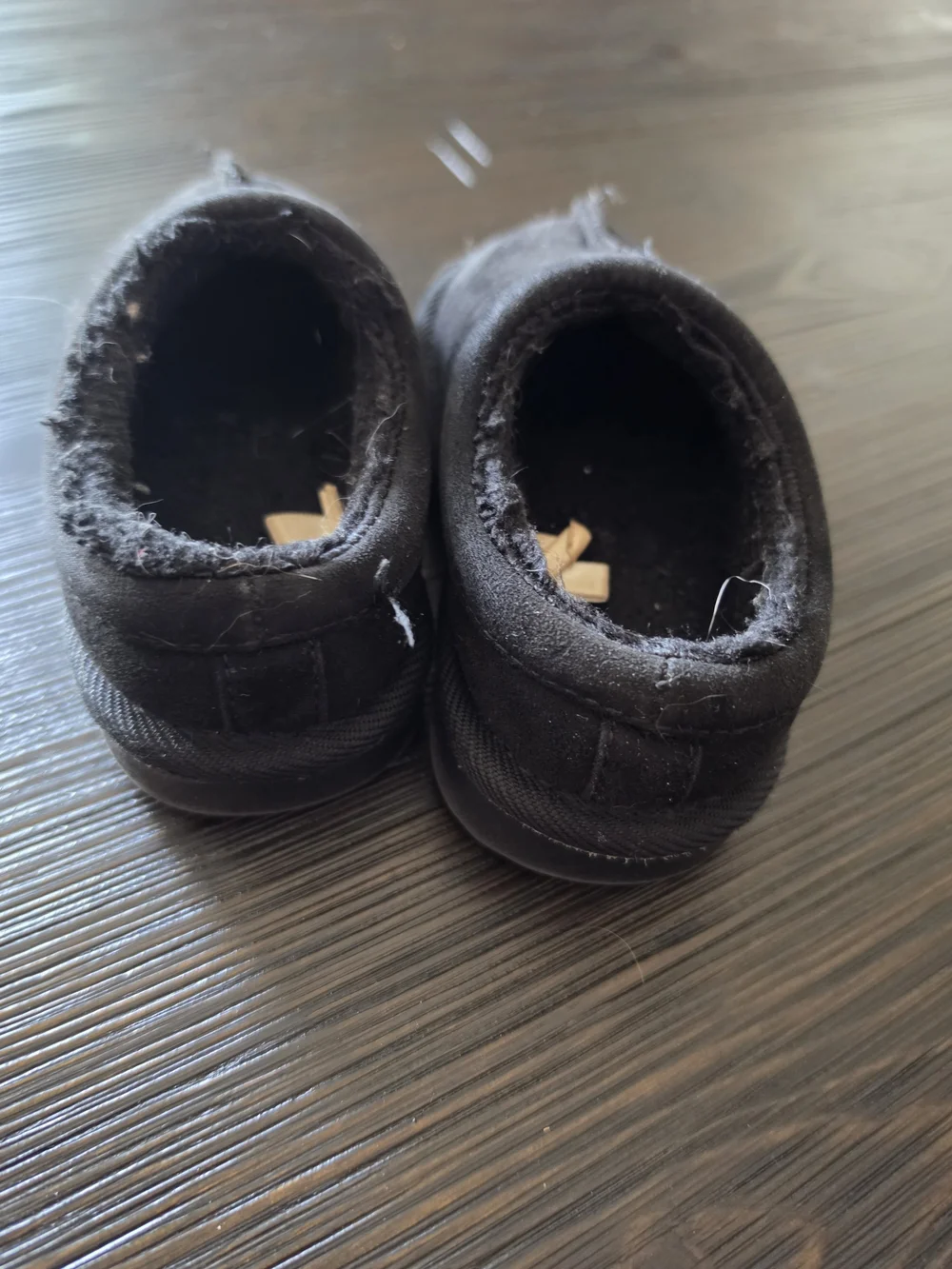 Kids Black Cozy Slip-On Slippers T6